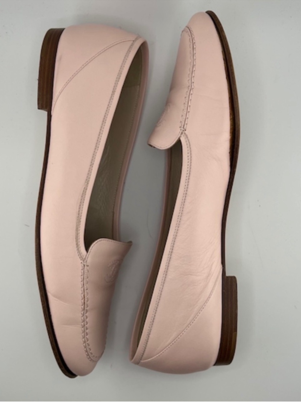 CHANEL Pale Pink Leather Loafers - Size 41 - Picture 2 of 7